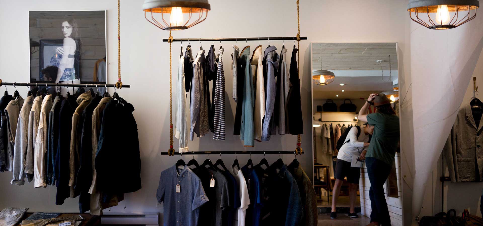 clothing-store-984396_1920-1920×900